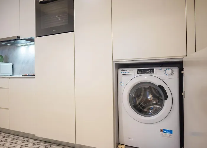 Luxury Style 10 With Ac Downtown Near Metro *