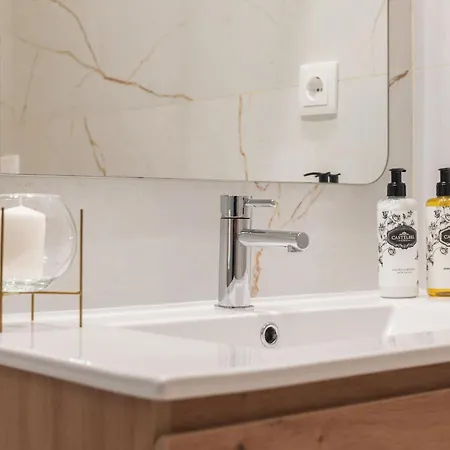 Luxury Style 1 With Ac Downtown Near Metro Oporto